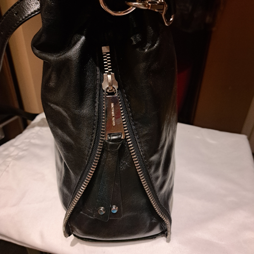 Michael Kors Shiny Black Shoulder Bag - Picture 5 of 9